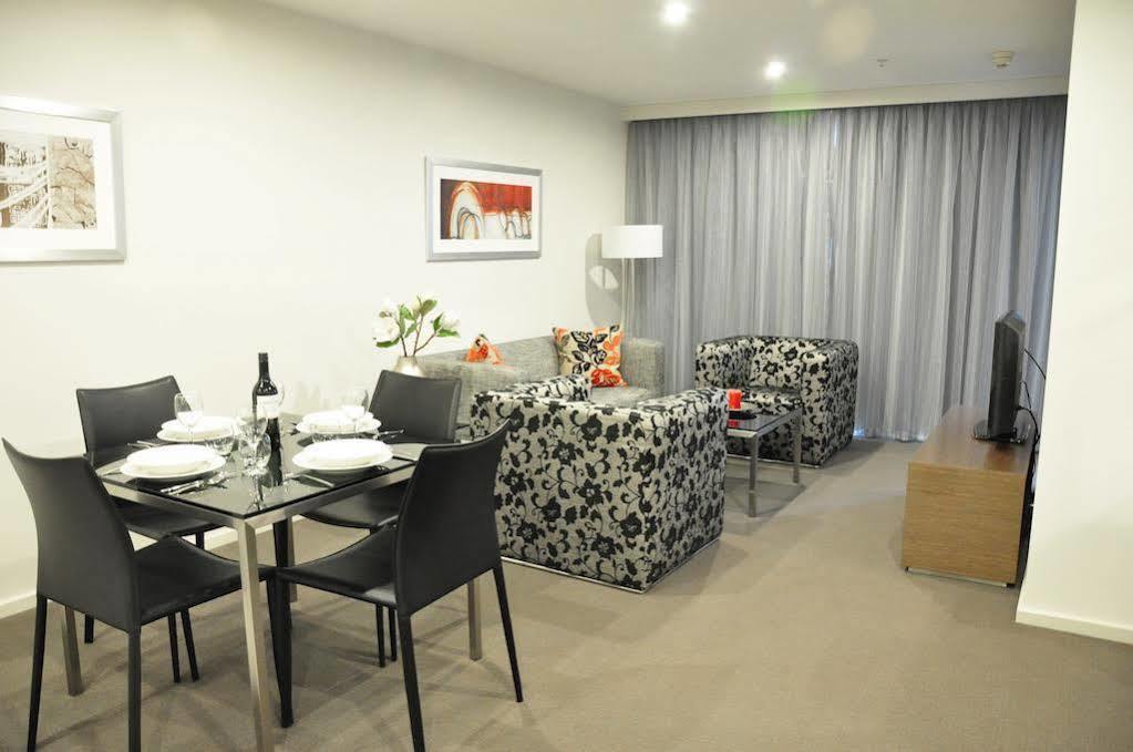 Adina Serviced Apartments Canberra Dickson Экстерьер фото